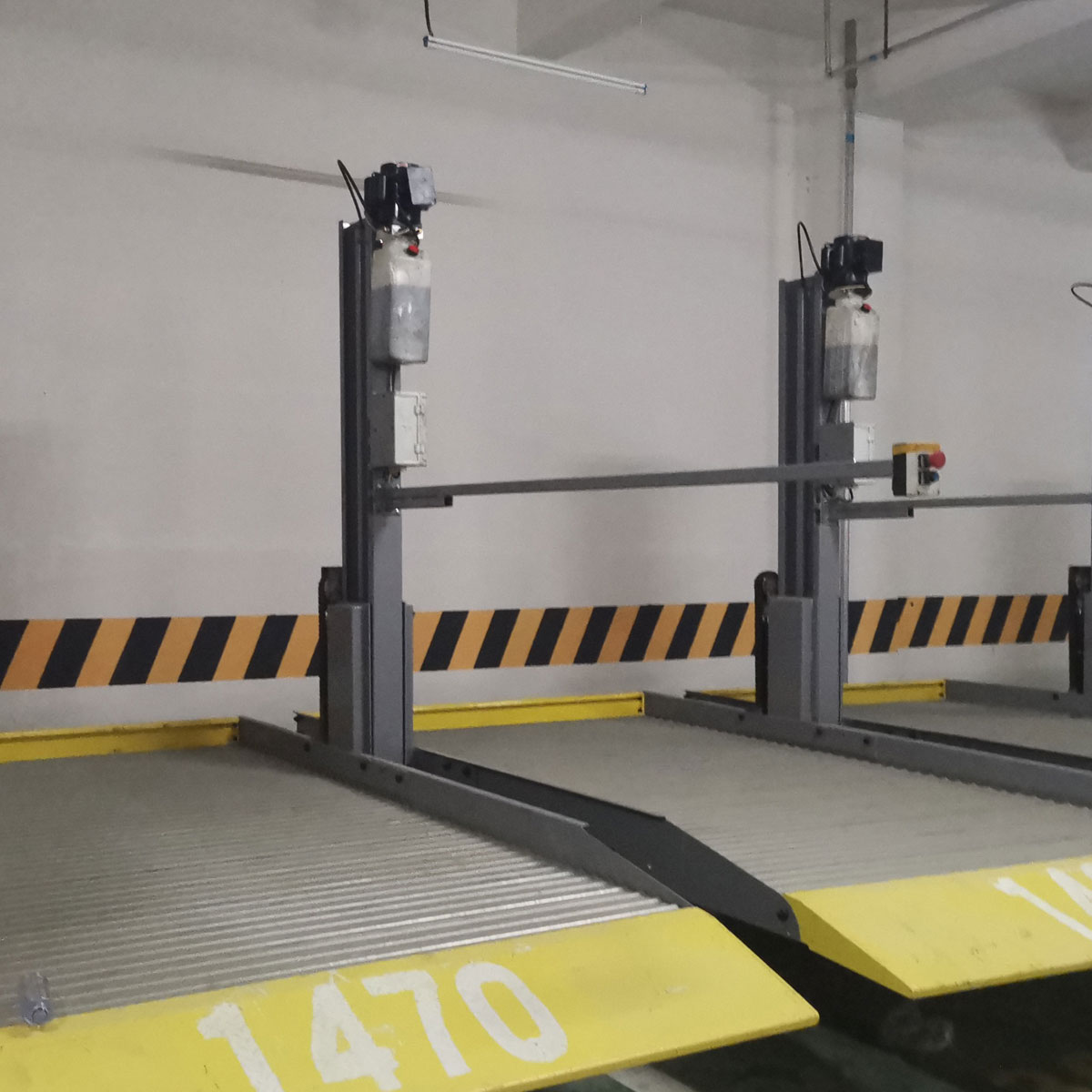 空間利用率高的塔式立體車庫解決方案